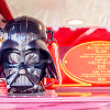 キャステル 【12/1~】ディズニーランド限定スター・ウォーズフードメニュー!ダース・ベイダーのポップコーンバケットが登場!