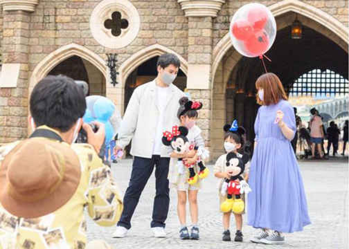 東京ディズニーランドでいつもと違う思い出をつくる 2DAYS（写真撮影つき）