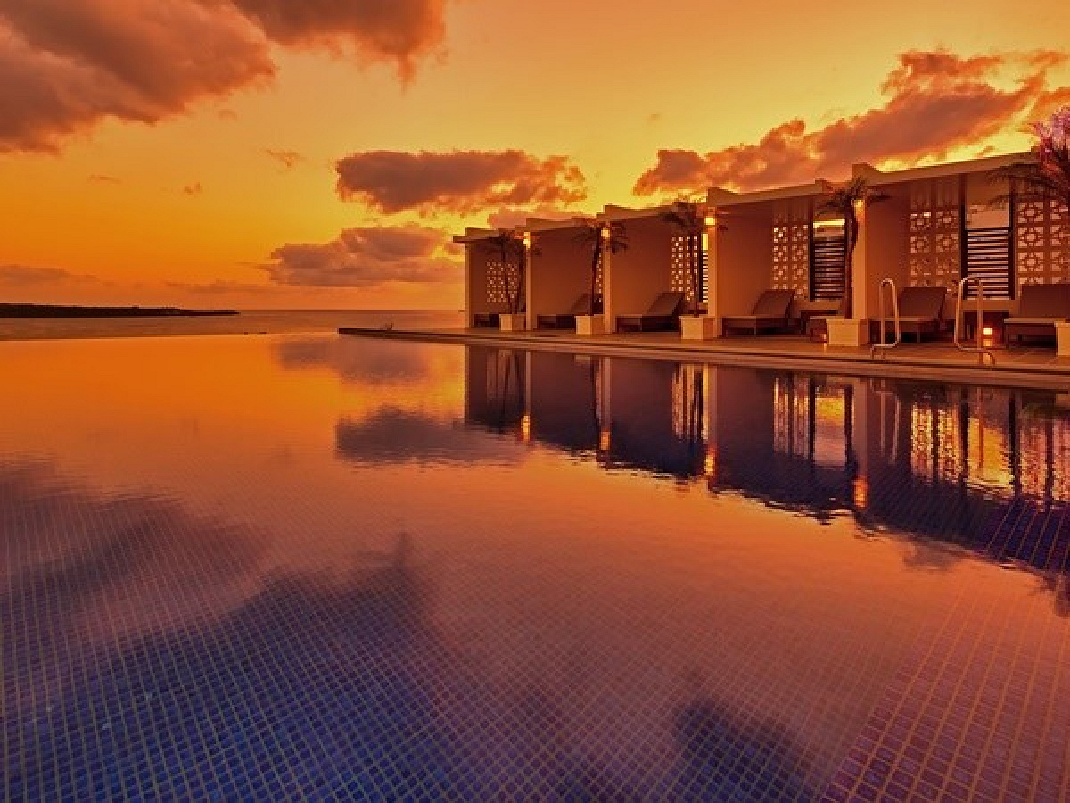 海を望む大浴場でのんびりできる「アラマハイナ　コンドホテル」