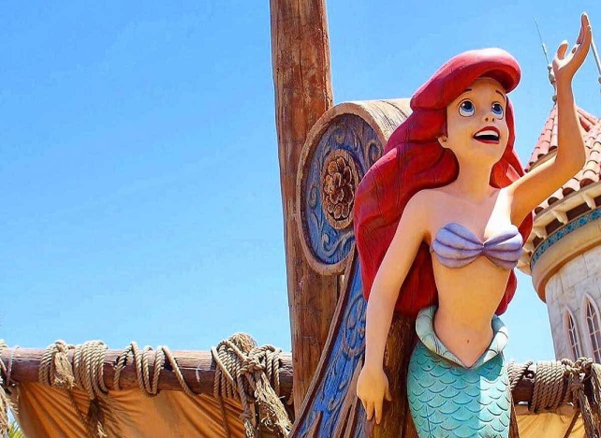 アリエルが目印！| キャステル | CASTEL ディズニー情報