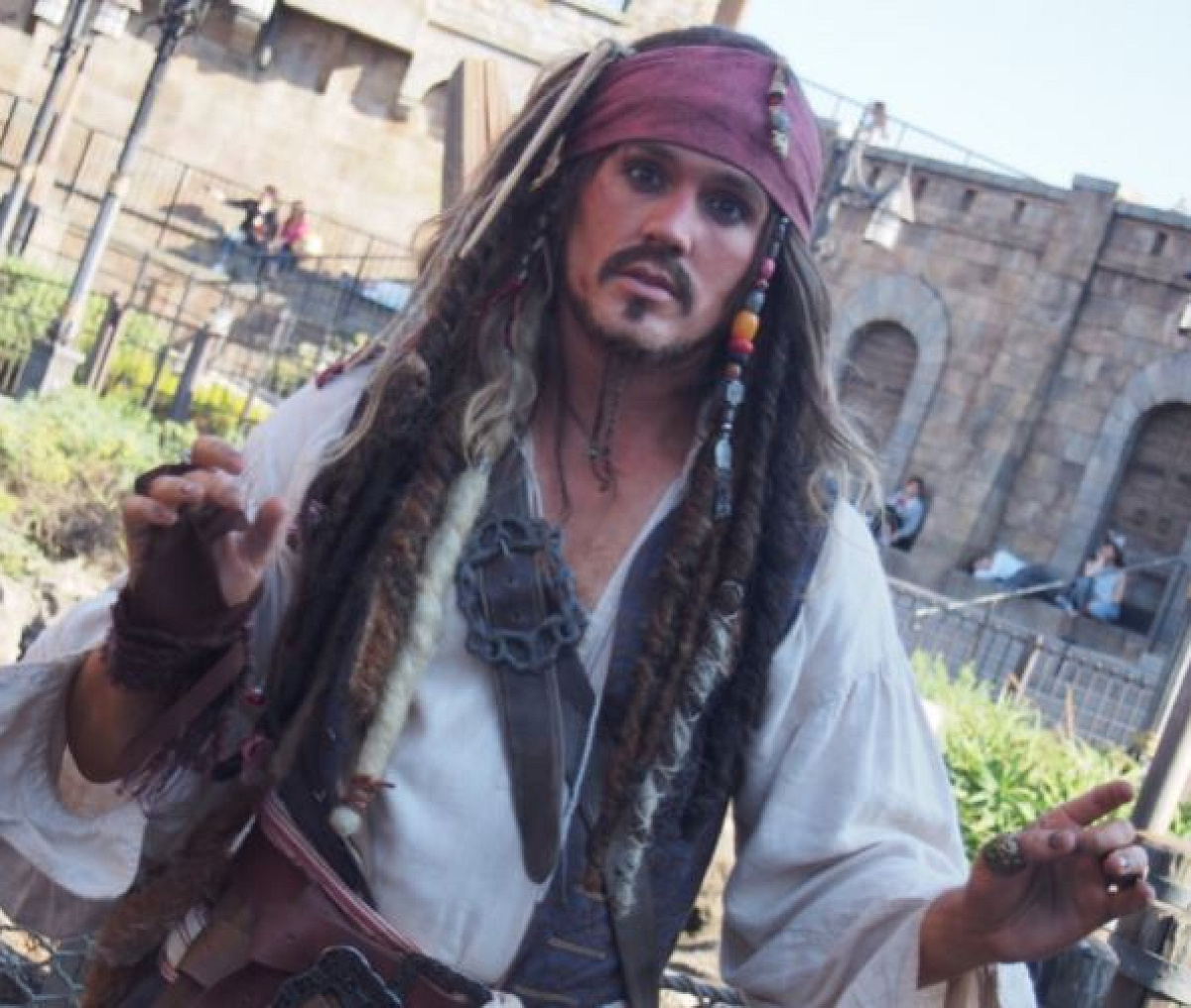 キャプテン・ジャック・スパロウ グリーティング| キャステル | CASTEL