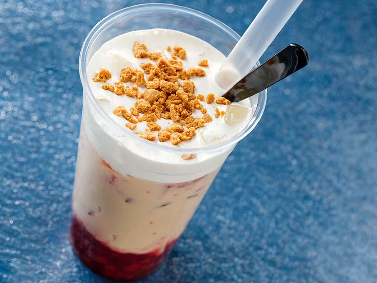 チーズホイップミルクティー（ミックスベリー）