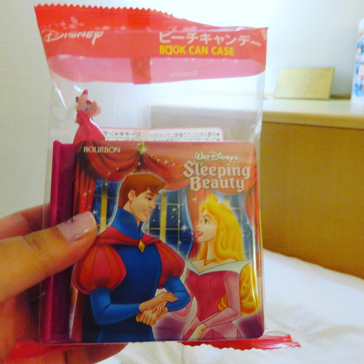 ホテル内ではディズニーキャラクターのお菓子も購入できます。