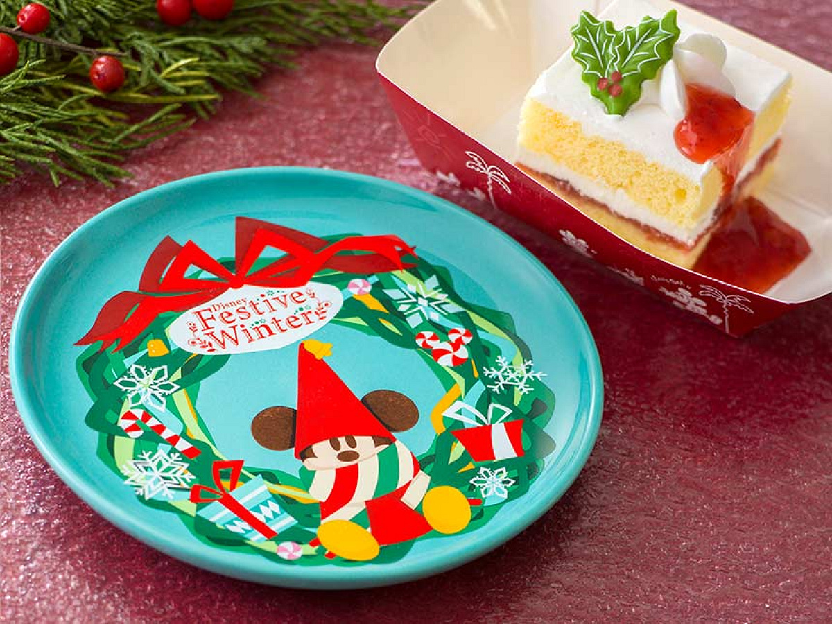 ディズニークリスマス 2022:ストロベリーショートケーキ、スーベニアプレート付き リルリンリン