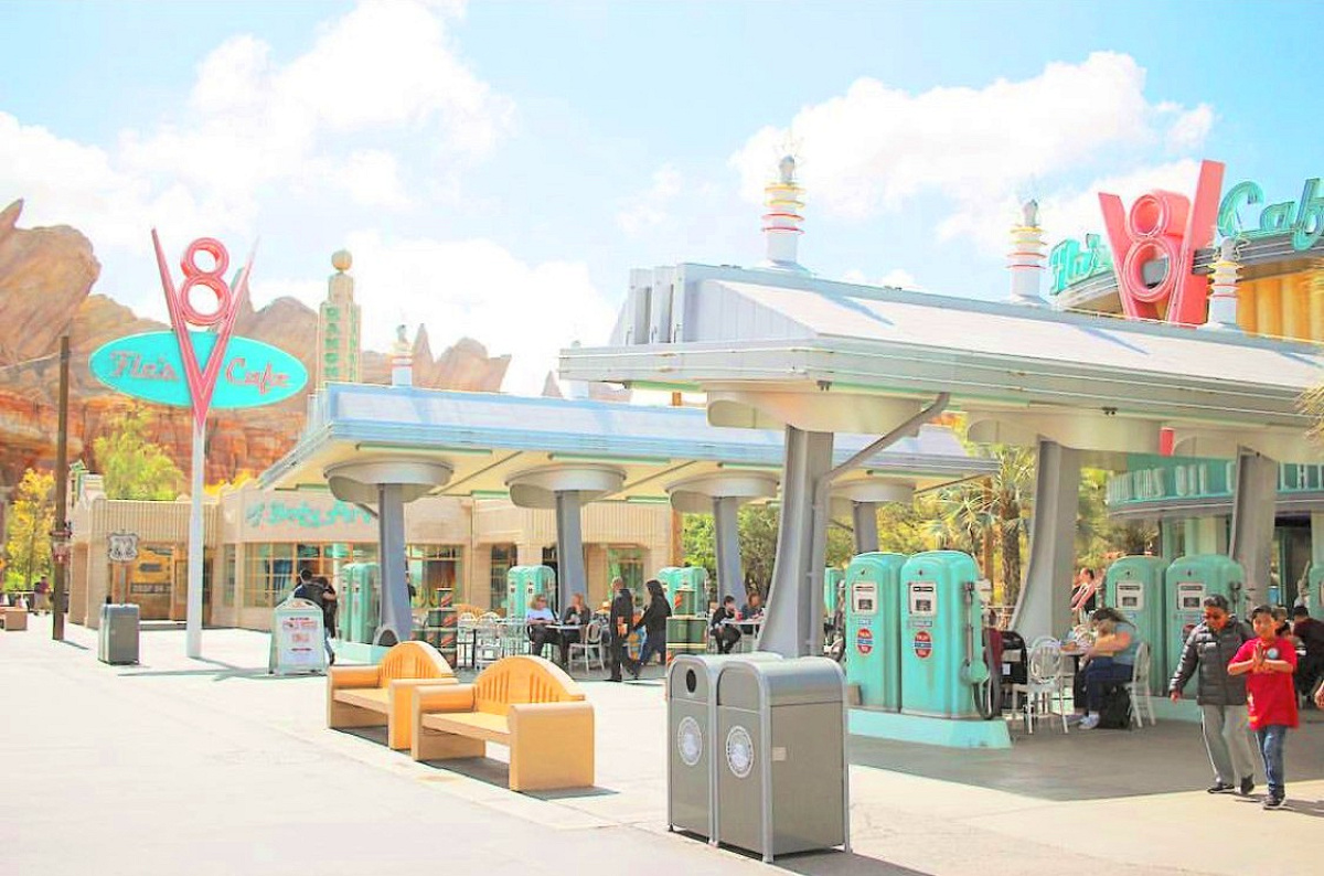 フローのV8カフェ| キャステル | CASTEL ディズニー情報