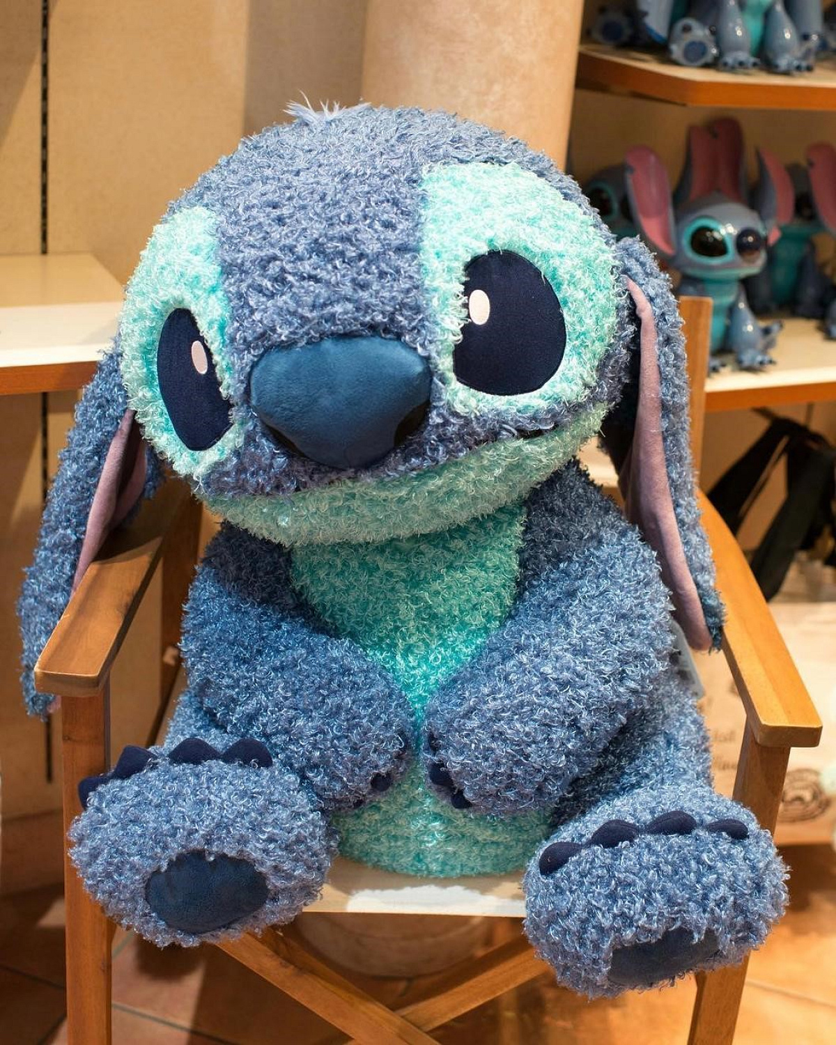 ふわもこの大きなスティッチです| キャステル | CASTEL ディズニー情報