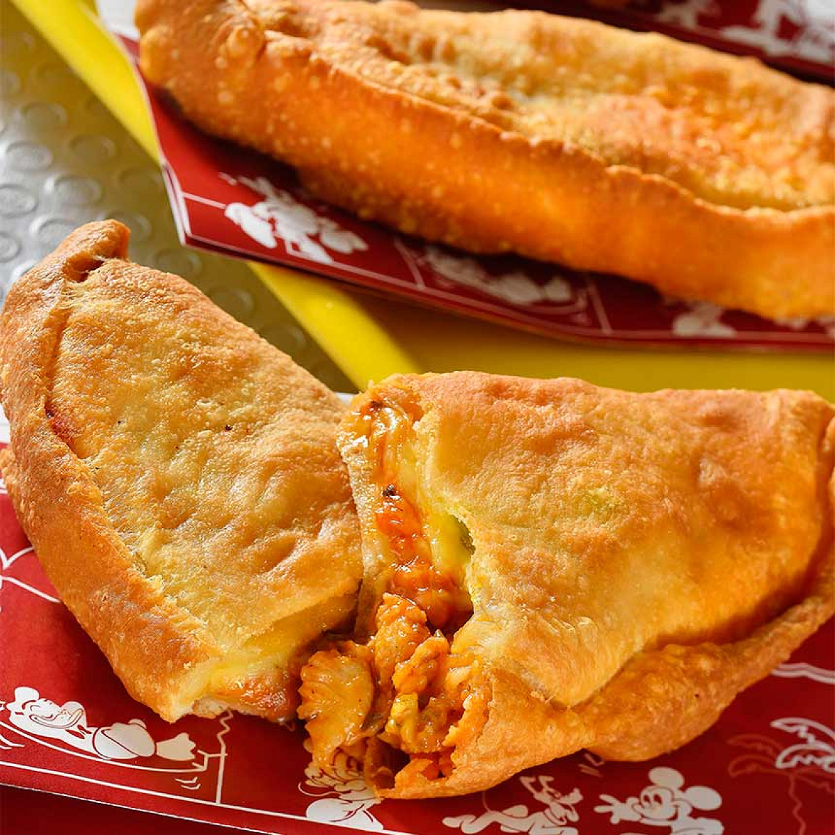 ローストチキン3 フライドピザ6 フライドピザ（チキン＆モッツァレッラ）！東京ディズニーシー