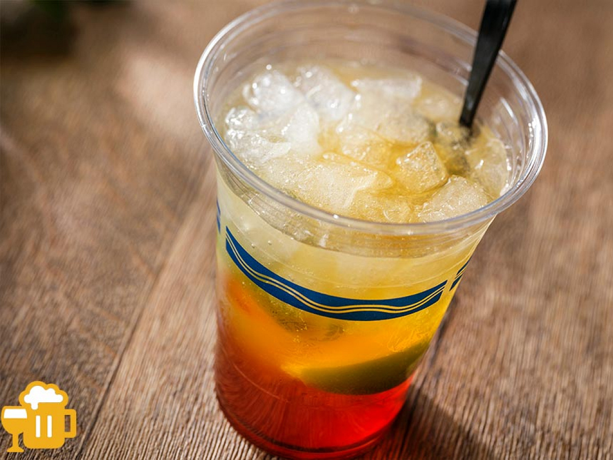 フルーティフィズ（ウォッカ、ティー、ライム）