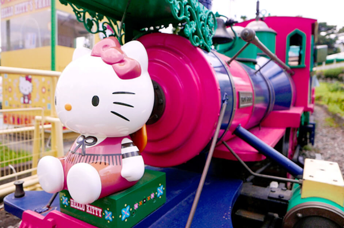 ハローキティトレイン| キャステル | CASTEL ディズニー情報
