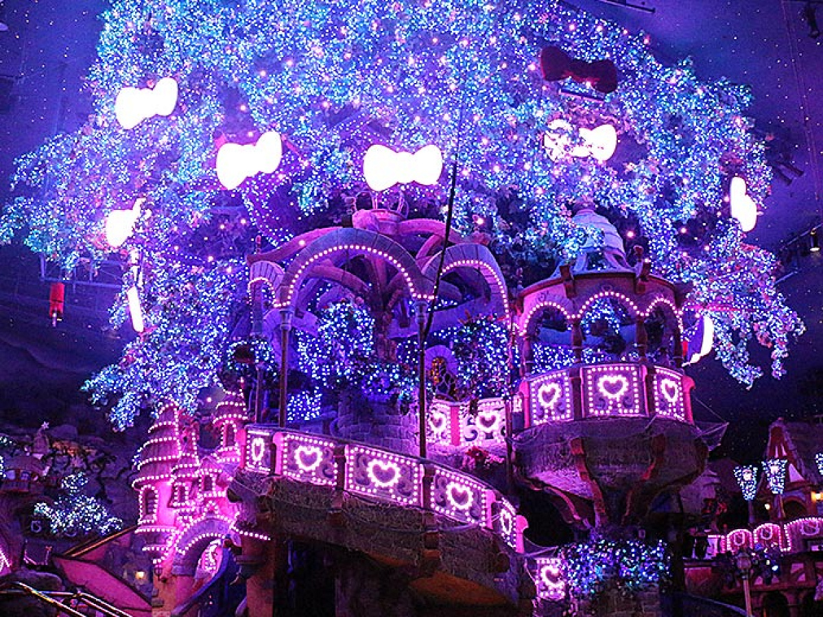 イルミネーションの知恵の木| キャステル | CASTEL ディズニー情報