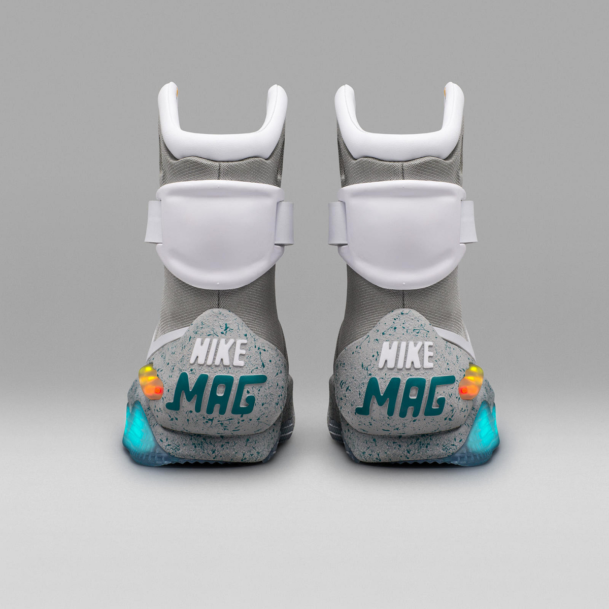 映画に登場した「Nike Air MAG」を再現した「Nike MAG」