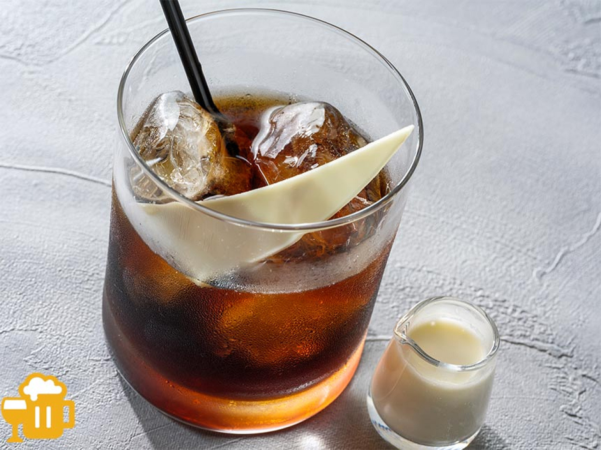 オリジナルカクテル（ウォッカ＆コーヒーリキュール、エスプレッソ）