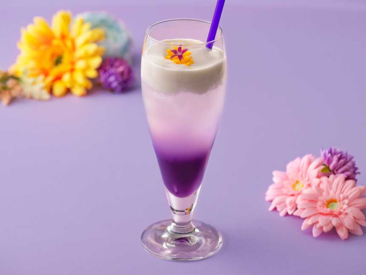 パープル・クリームソーダ（メロンシロップ、乳酸菌飲料