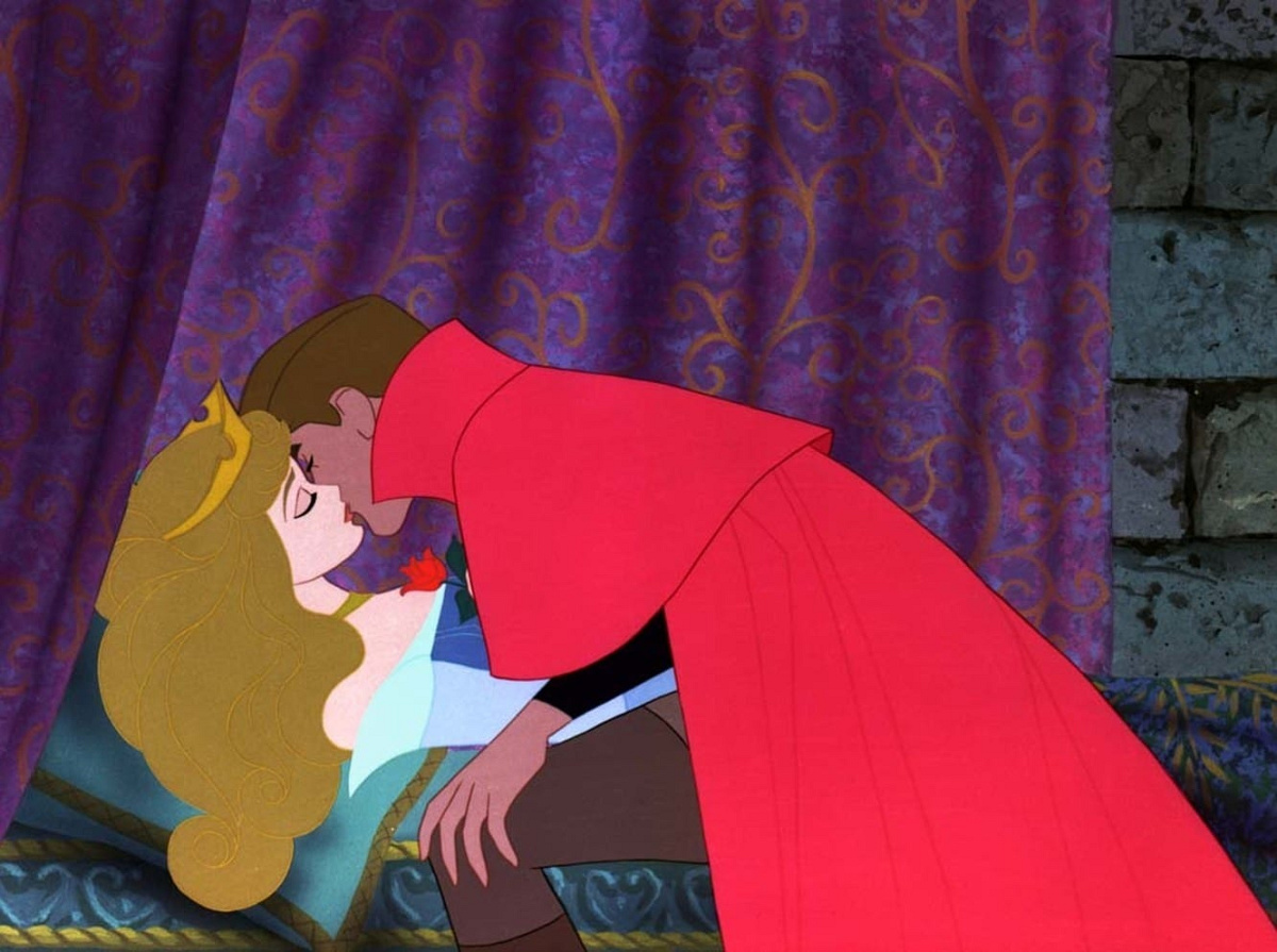 ディズニー　３Dプレート　眠れる森の美女　限定　TRUE LOVE'S KISS 眠れる森の美女| キャステル | CASTEL ディズニー情報