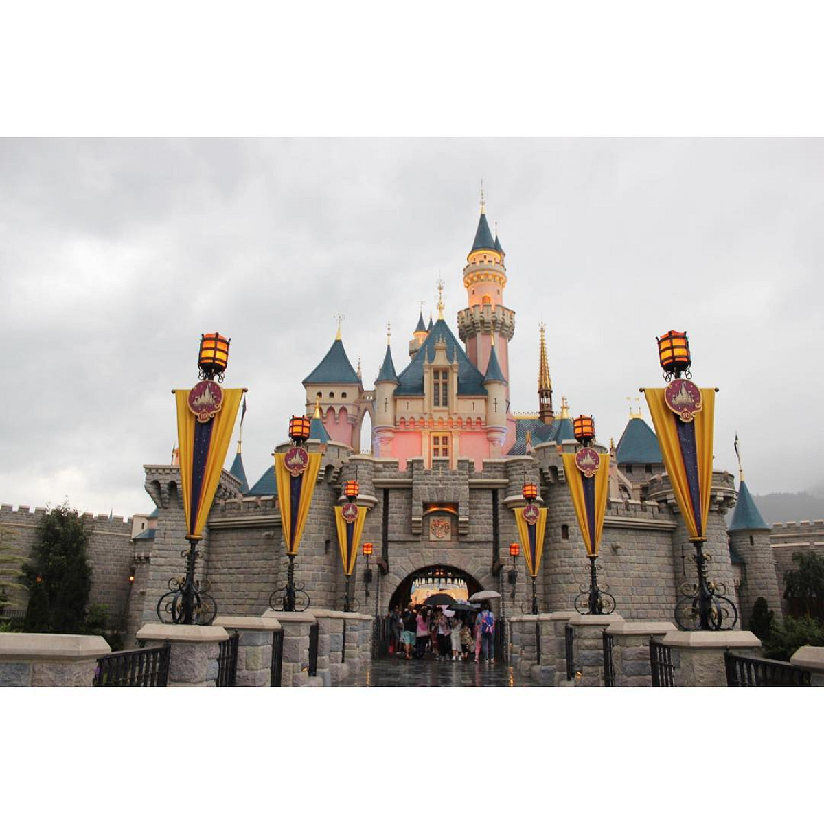 香港ディズニーランドは眠れる森の美女の城がシンボル♪| キャステル