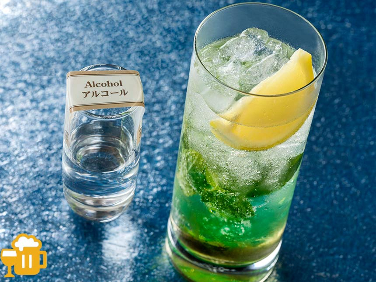 スパークリングカクテル（ラム、トニックウォーター、ライム、ミント）