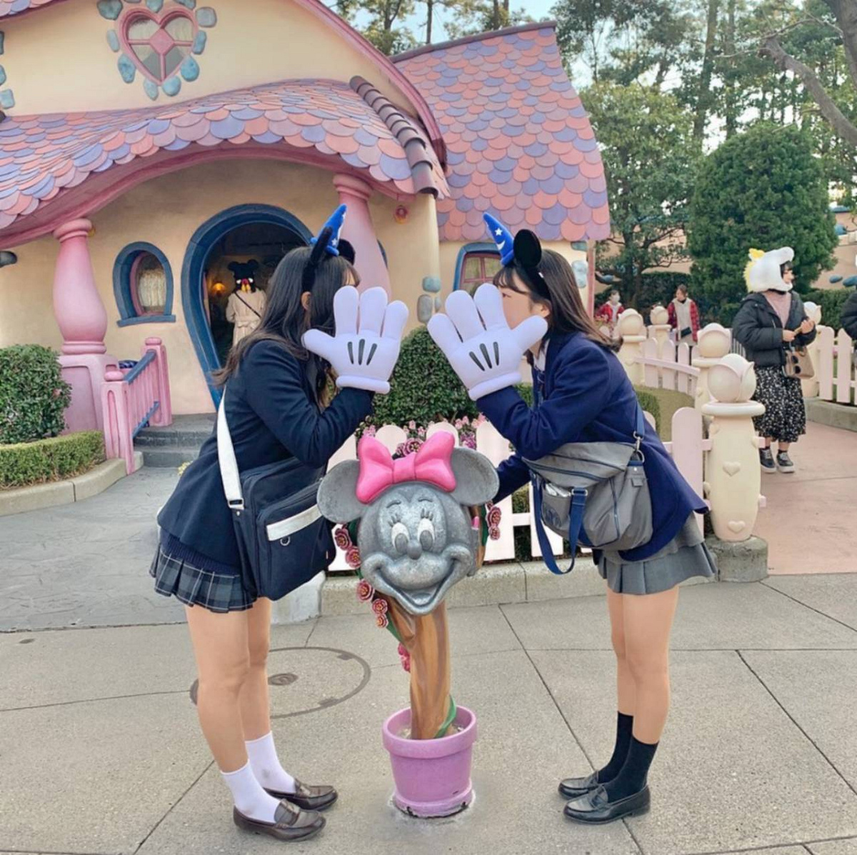 制服ディズニーは何歳までOK？