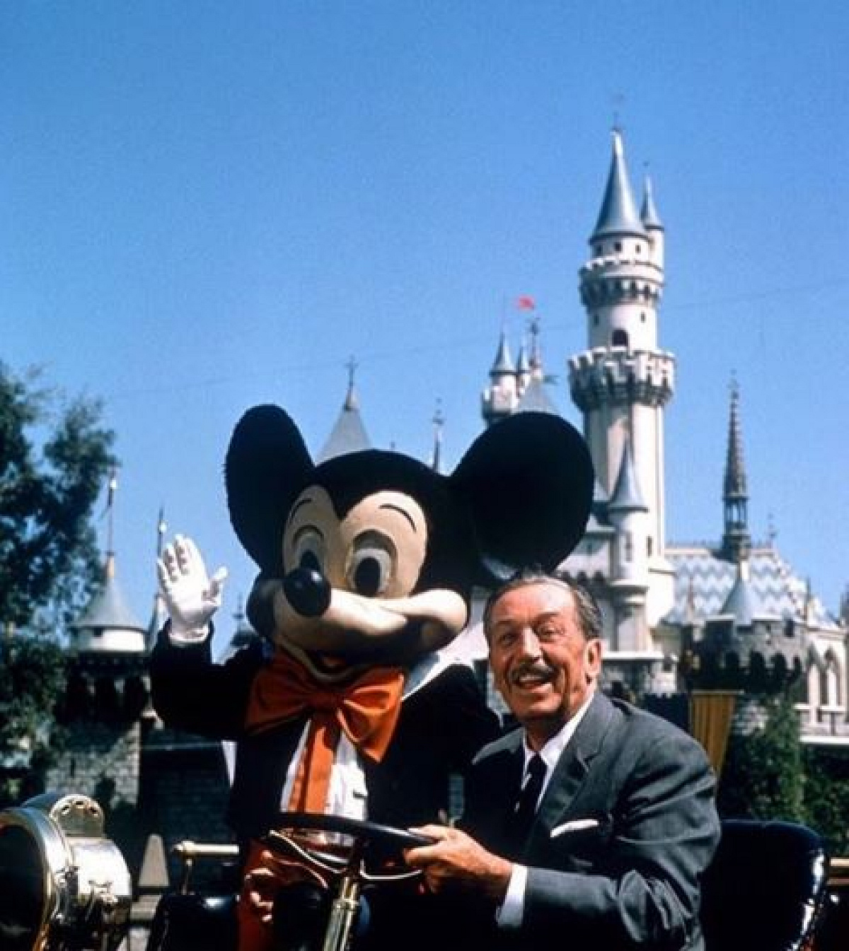 ウォルトとミッキー| キャステル | CASTEL ディズニー情報