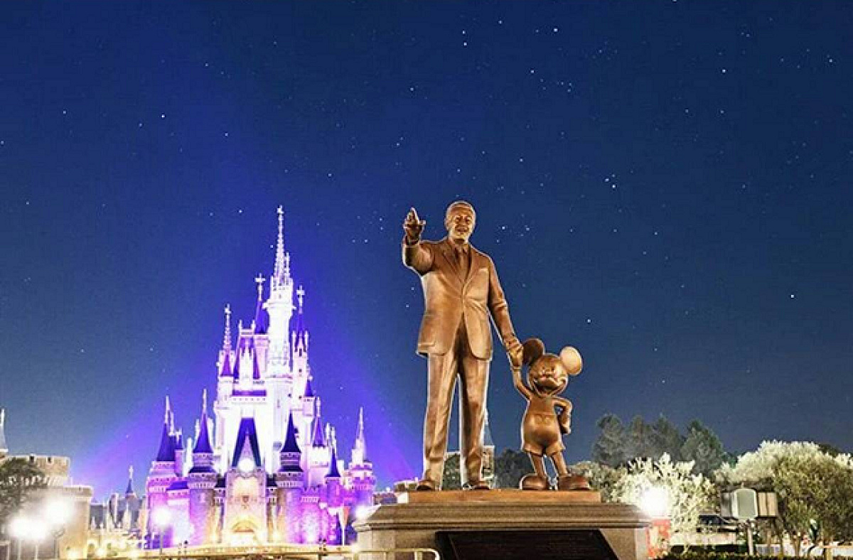 ウォルト・ディズニー像| キャステル | CASTEL ディズニー情報
