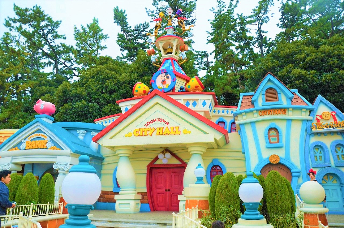トゥーンタウンにあるシティホール| キャステル | CASTEL ディズニー情報