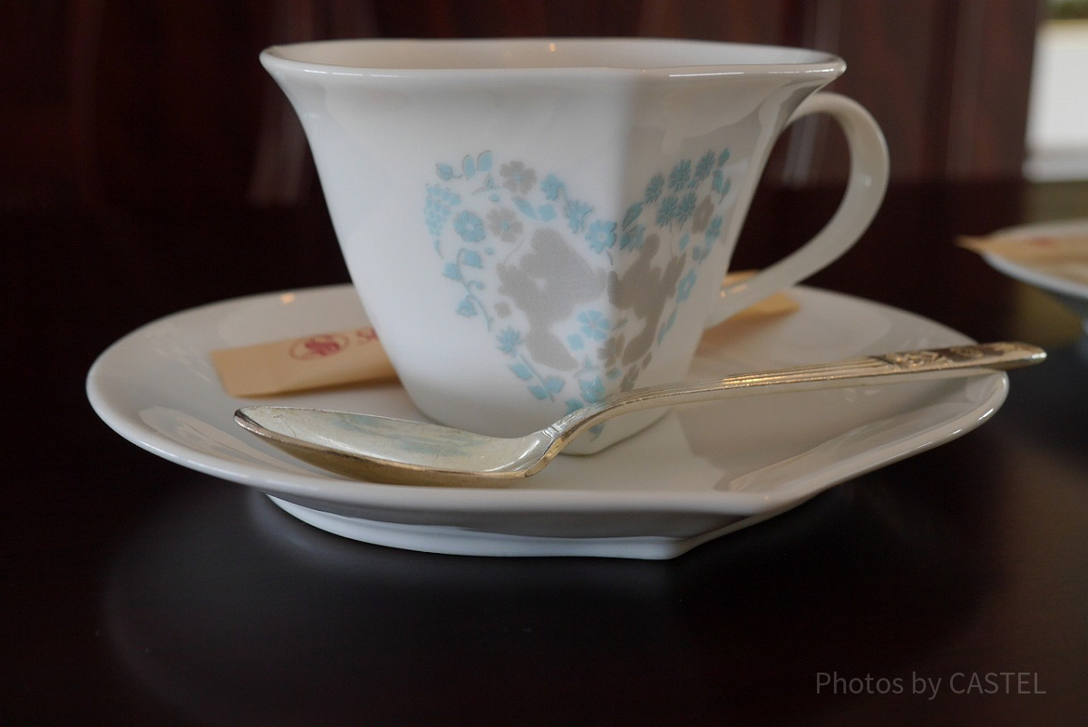 プランナーさんの出してくれたお茶の入っていたティーカップ。とてもかわいらしいデザイン。