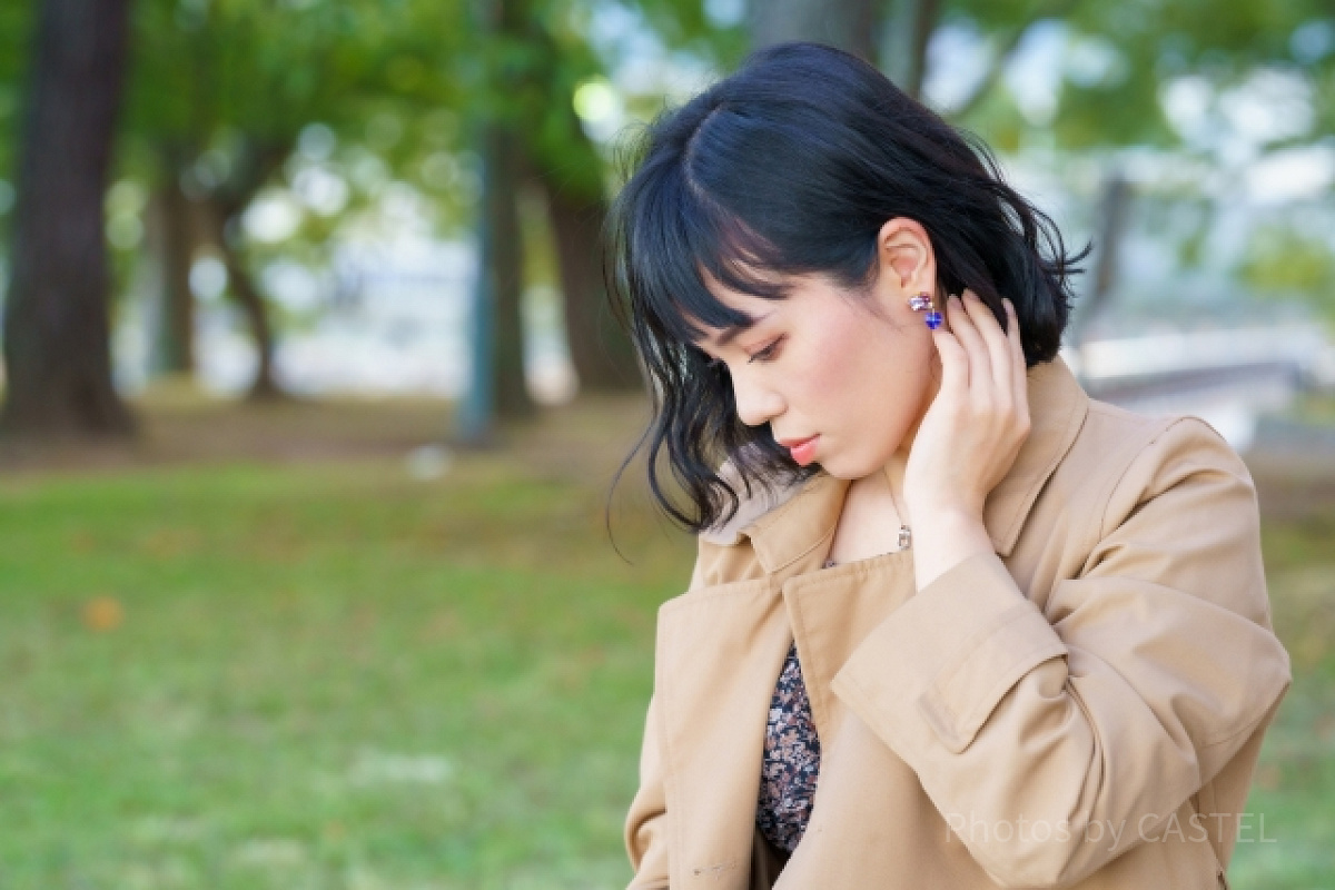 薄手のコートなら日中も快適に