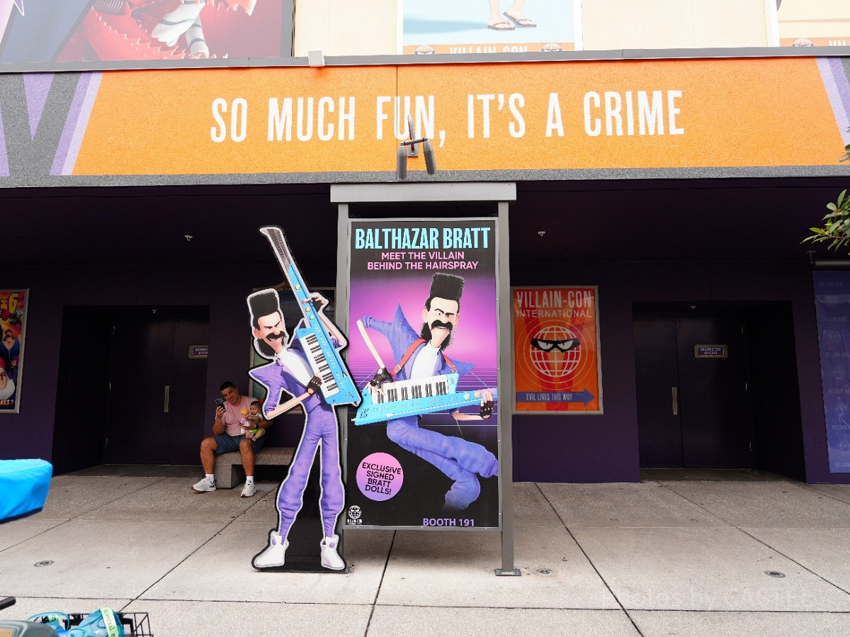 待ち列内や建物の装飾にも注目！（写真はフロリダのもの）