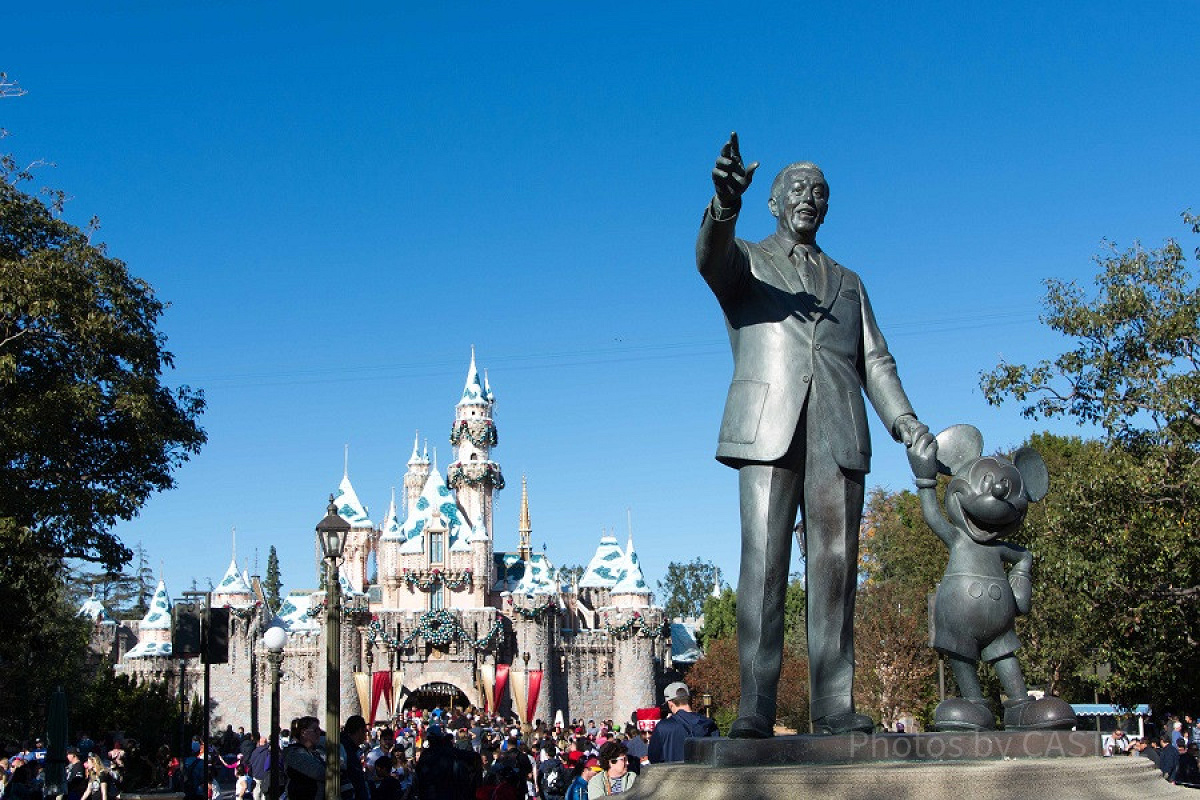 カリフォルニアディズニーランドのオーロラ城| キャステル | CASTEL