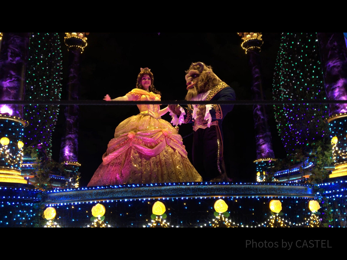 エレクトリカルパレードに出演しているベルと野獣| キャステル