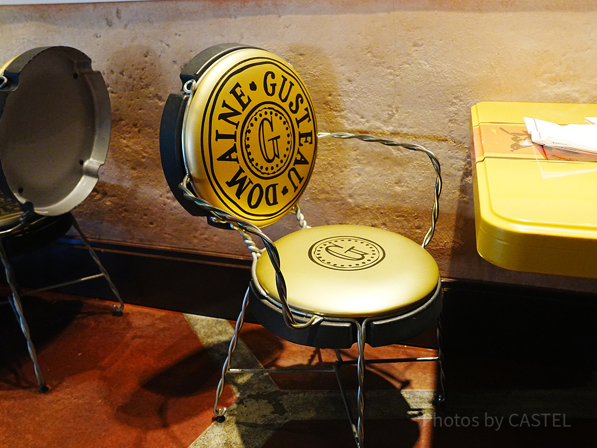 ビストロ・シェ・レミーの椅子