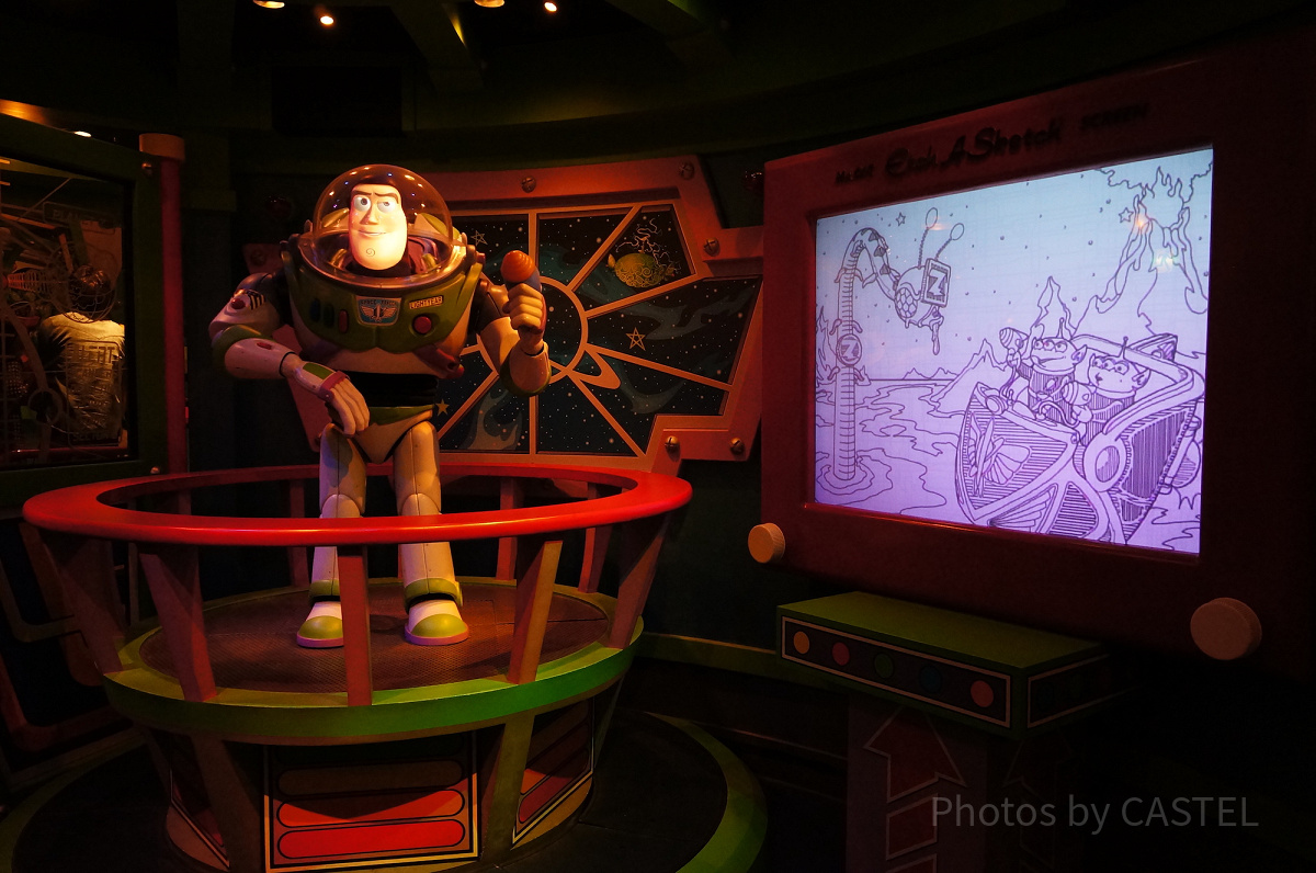 バズ・ライトイヤーのアストロブラスター| キャステル | CASTEL