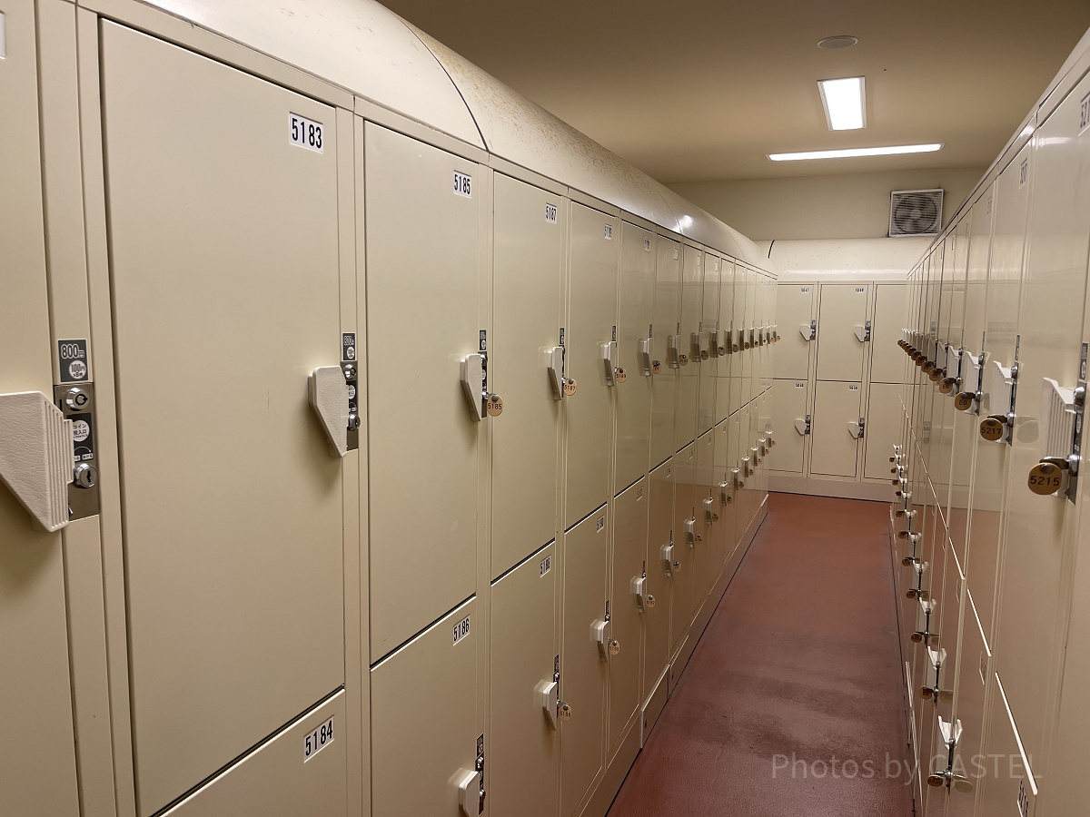 コインロッカーの様子（ゲストリレーション・ウィンドウ横）