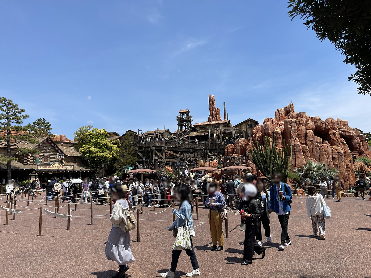 ディズニーランドの混雑状況（アトラクション）