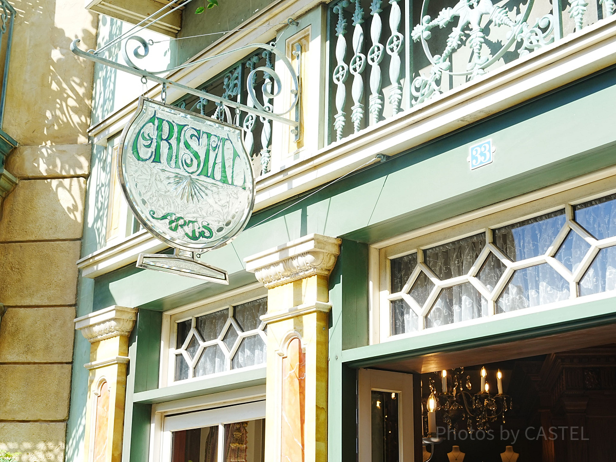 グラスの形の看板が目印！