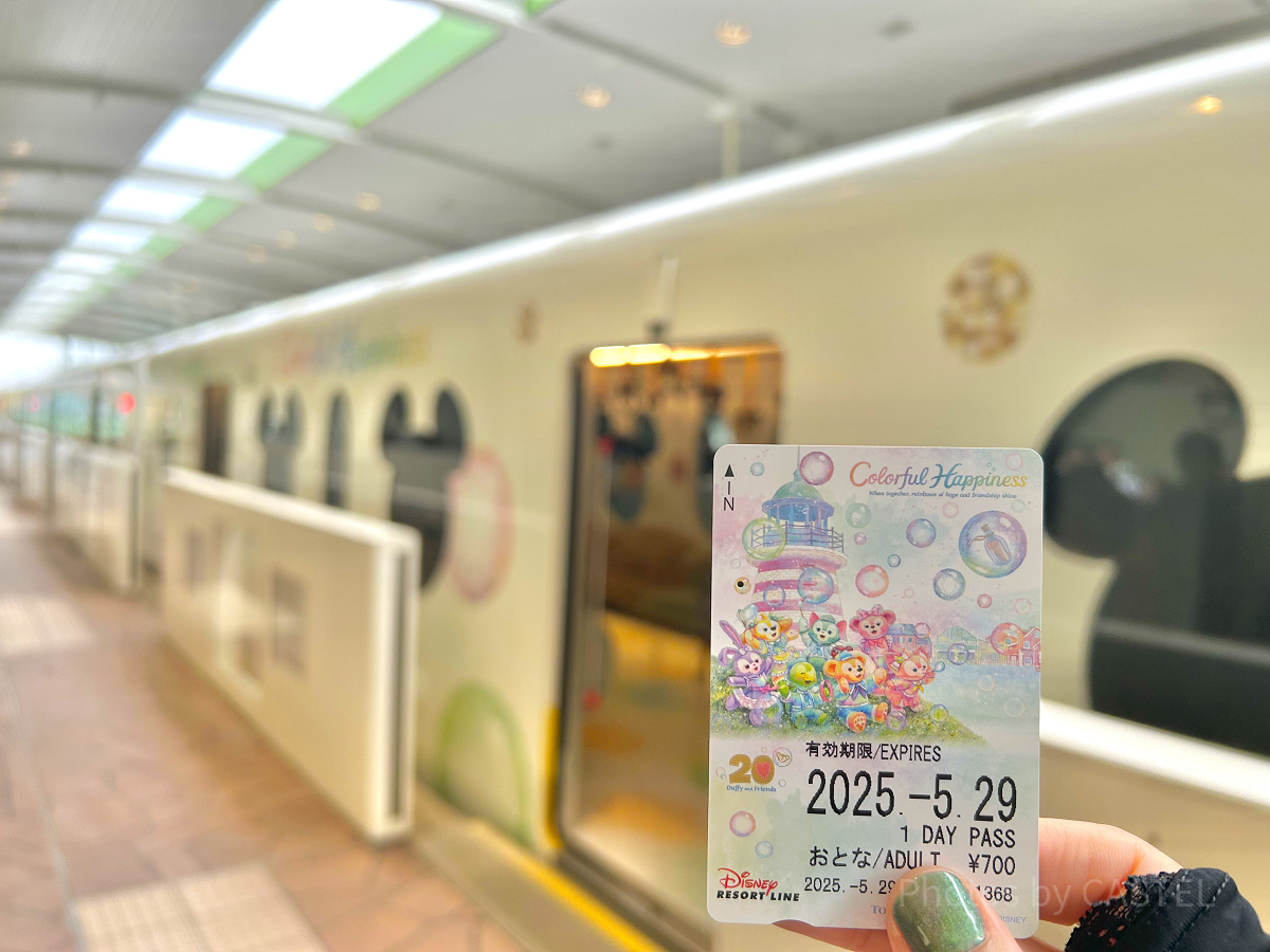カラフルハピネスデザインのフリーきっぷで乗車！