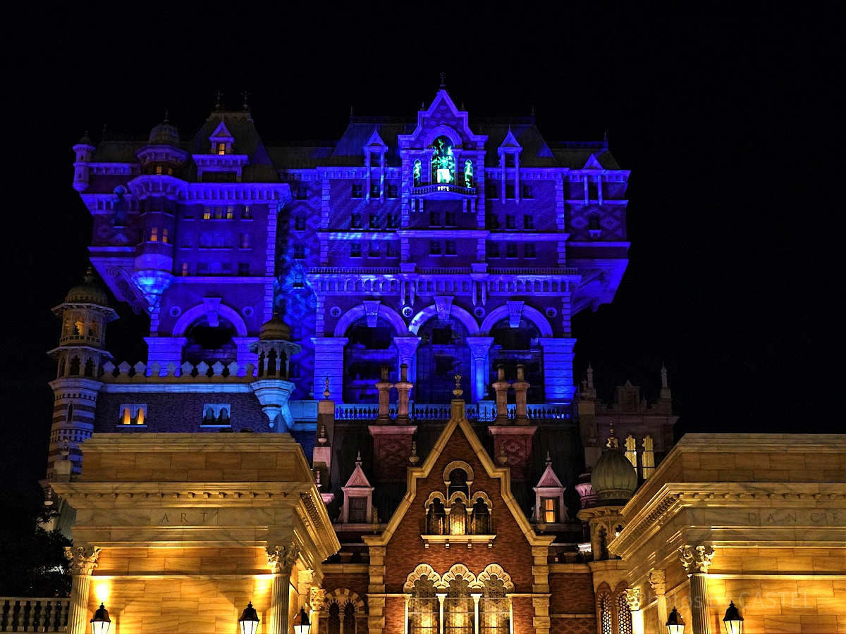 タワーオブテラーからは東京ディズニーシーの夜景がとてもよく見えます！一瞬ですが・・・