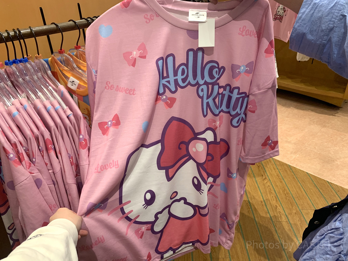 ハローキティのリボン柄Tシャツ