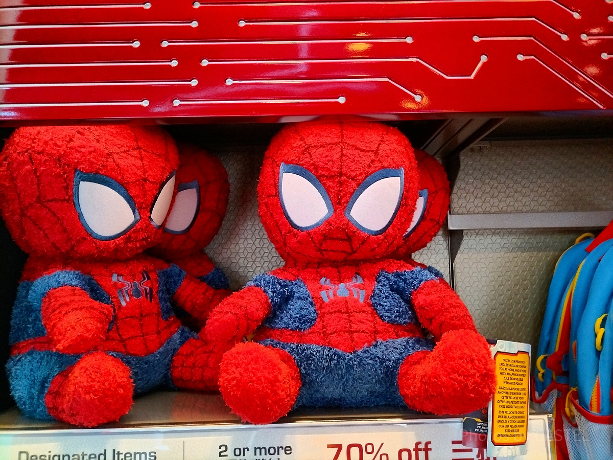 香港ディズニーマーベルグッズ：スパイダーマンのふわふわぬいぐるみ