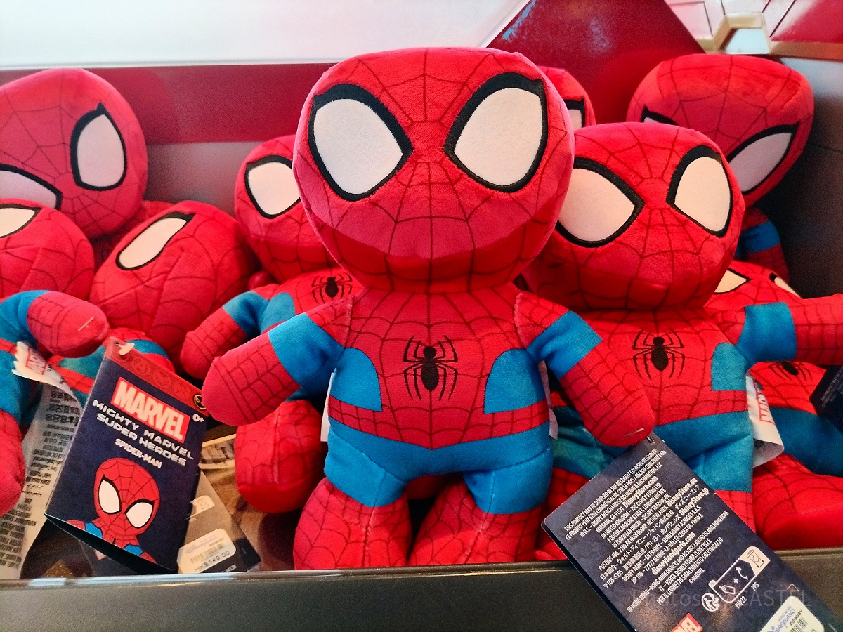 香港ディズニーマーベルグッズ：スパイダーマンのぬいぐるみ（S