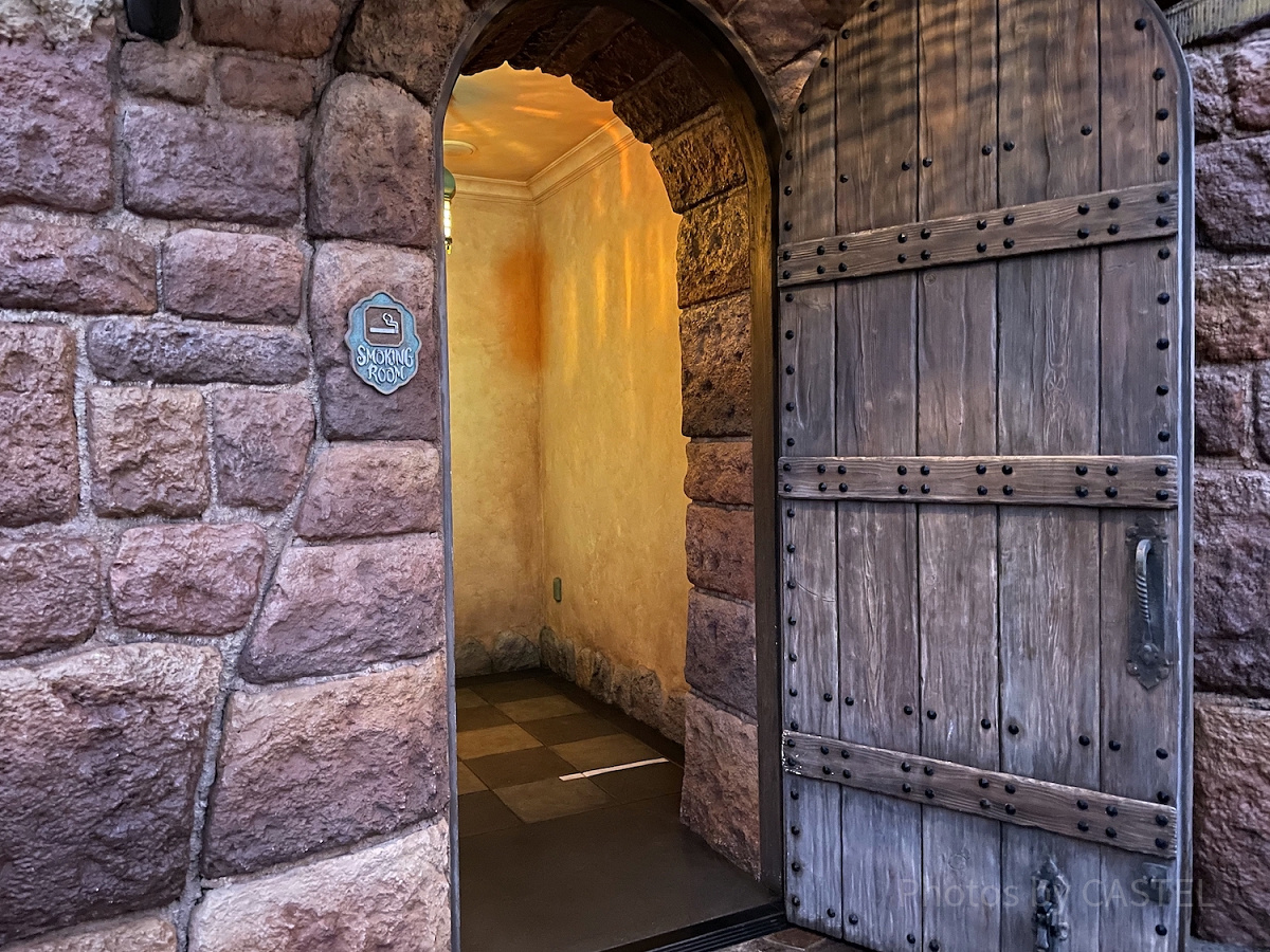 お手洗い場所と似ているので通り過ぎないように！