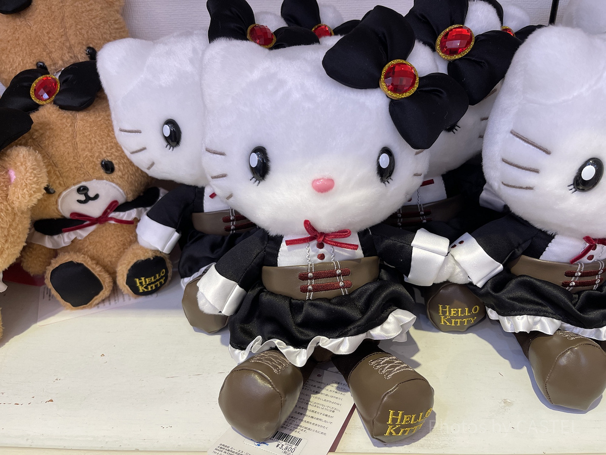キティのぬいぐるみ（黒ドレス）| キャステル | CASTEL ディズニー情報