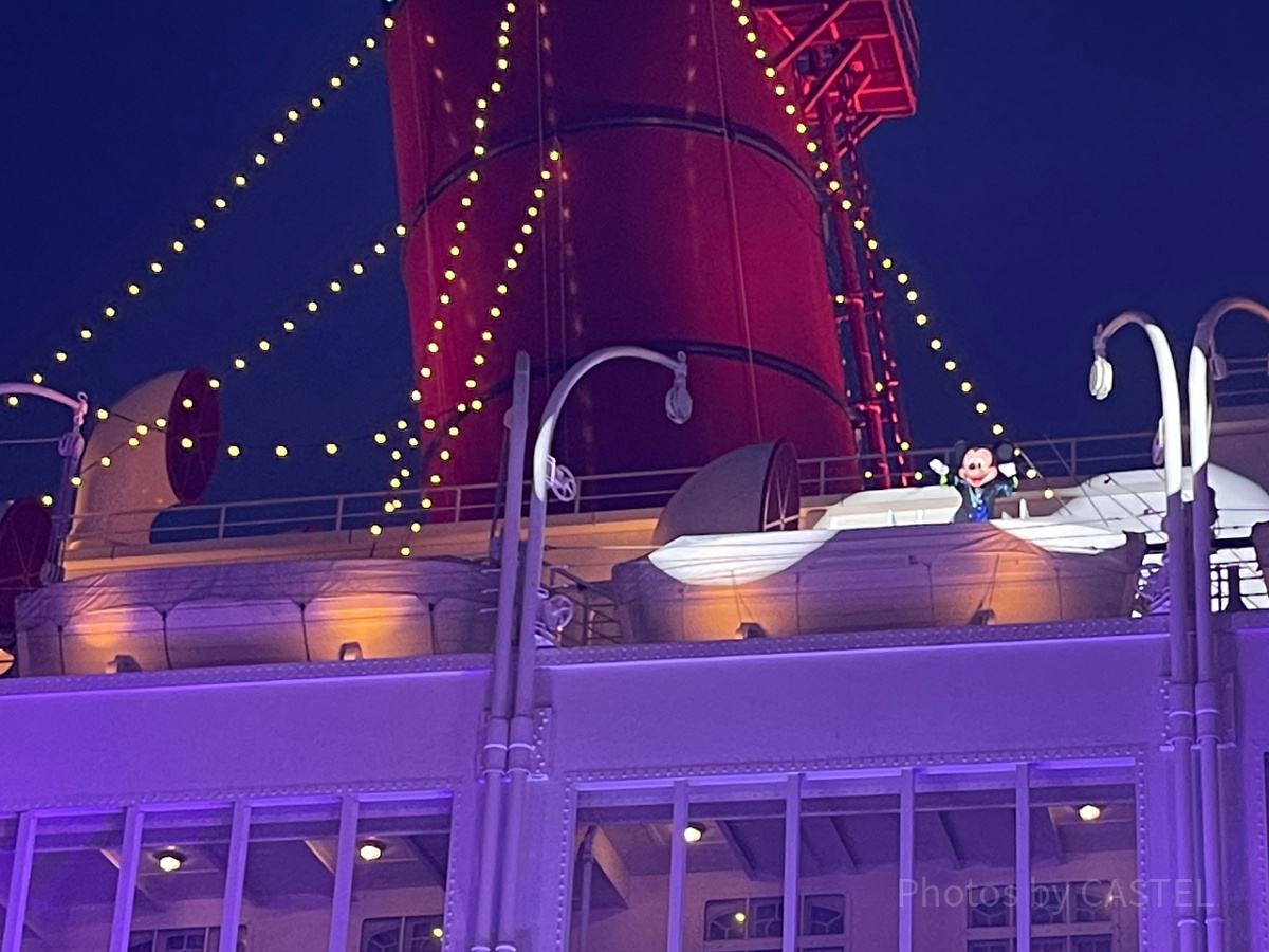 S.S.コロンビア号からミッキーが登場| キャステル | CASTEL ディズニー情報
