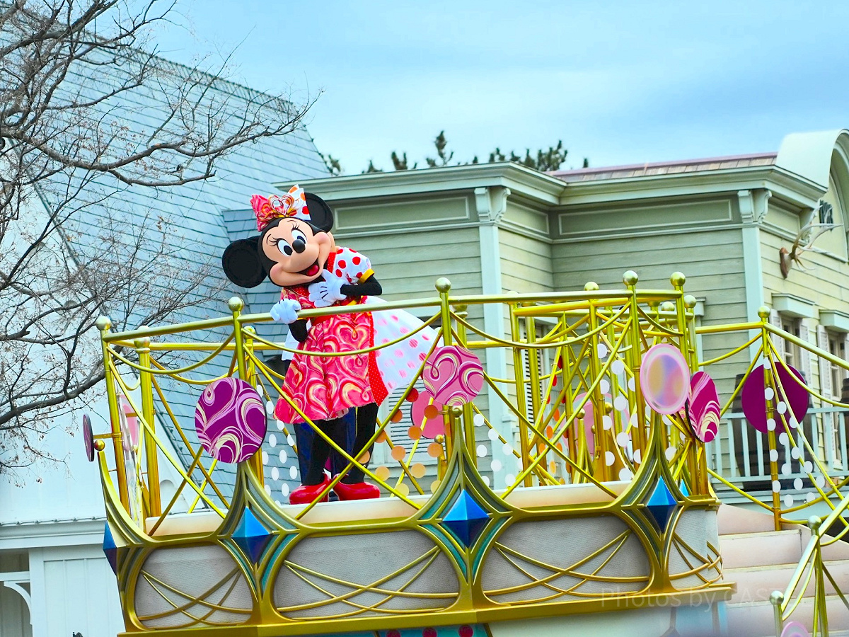 ミニー、ウィー・ラブ・ユー!」レポ：ランドとシーの違い| キャステル