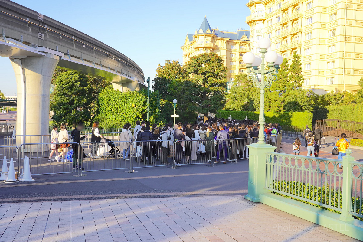 11月ディズニーランド混雑レポ：ディズニーランドエントランス前(7:00過ぎ頃)