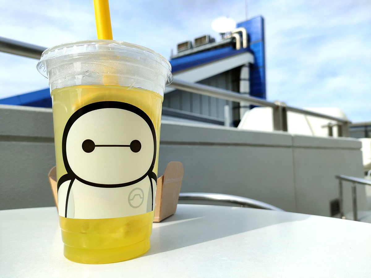パン・ギャラクティック・ピザ・ポート：ベイマックスモチーフのドリンク