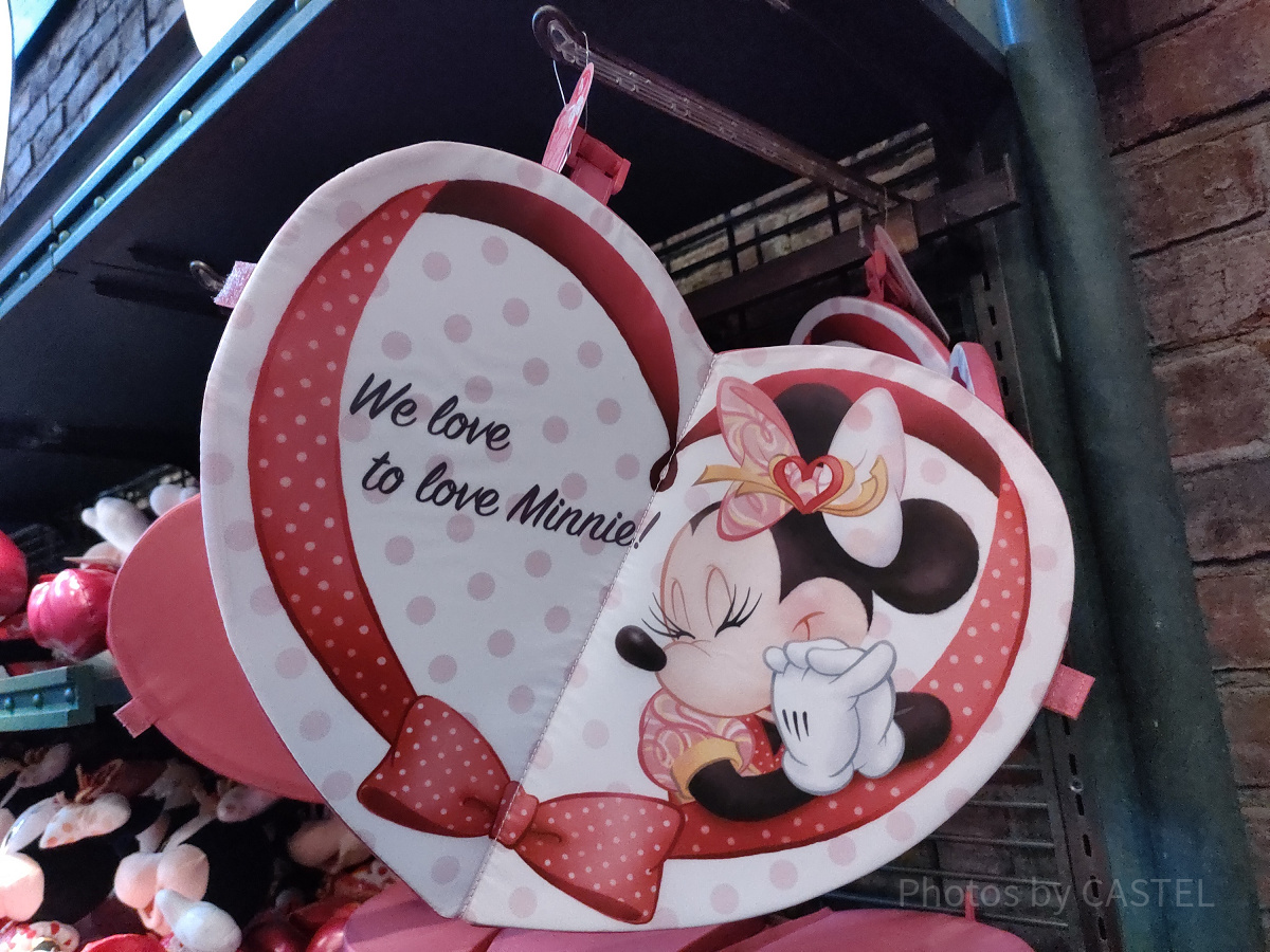 ディズニー　ミニー　ポータブルクッション ミニー・べスティーズ・バッシュ！グッズ：ポータブルクッション