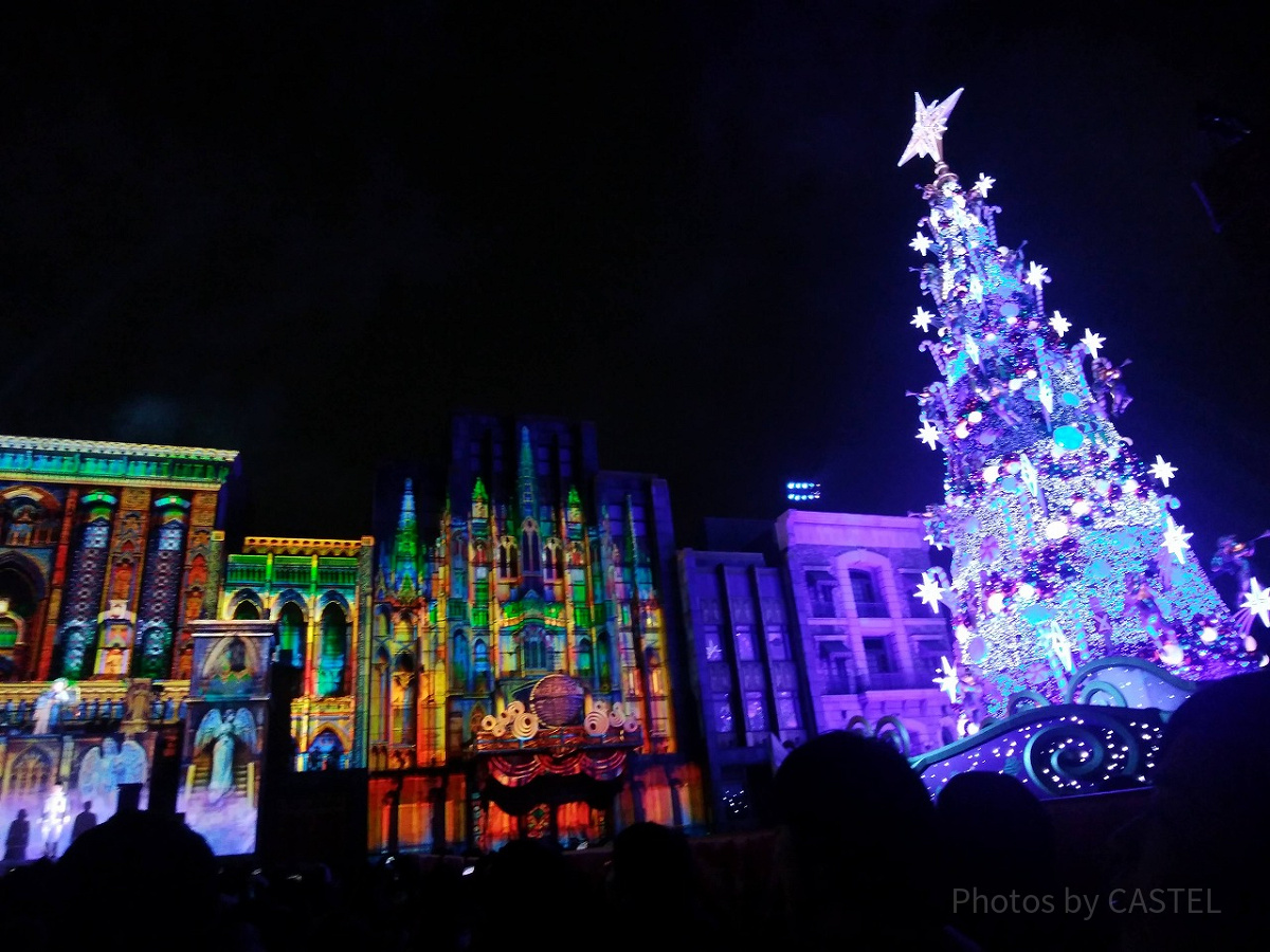 特別鑑賞エリア（通常）の右端から見たクリスマスツリーの風景