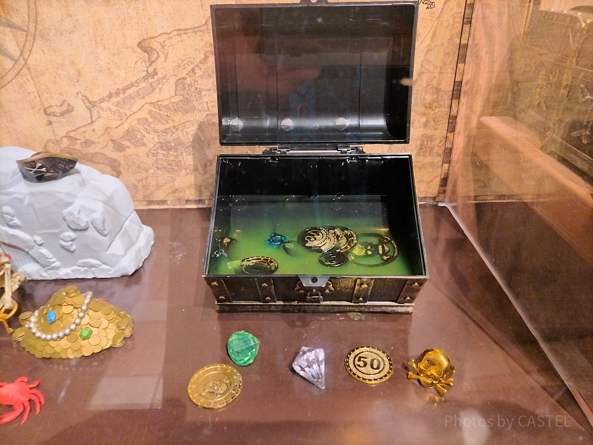 上海ディズニーカリブの海賊グッズ：宝箱のおもちゃ| キャステル