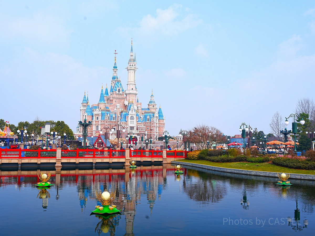 上海ディズニーランドのシンボルのお城