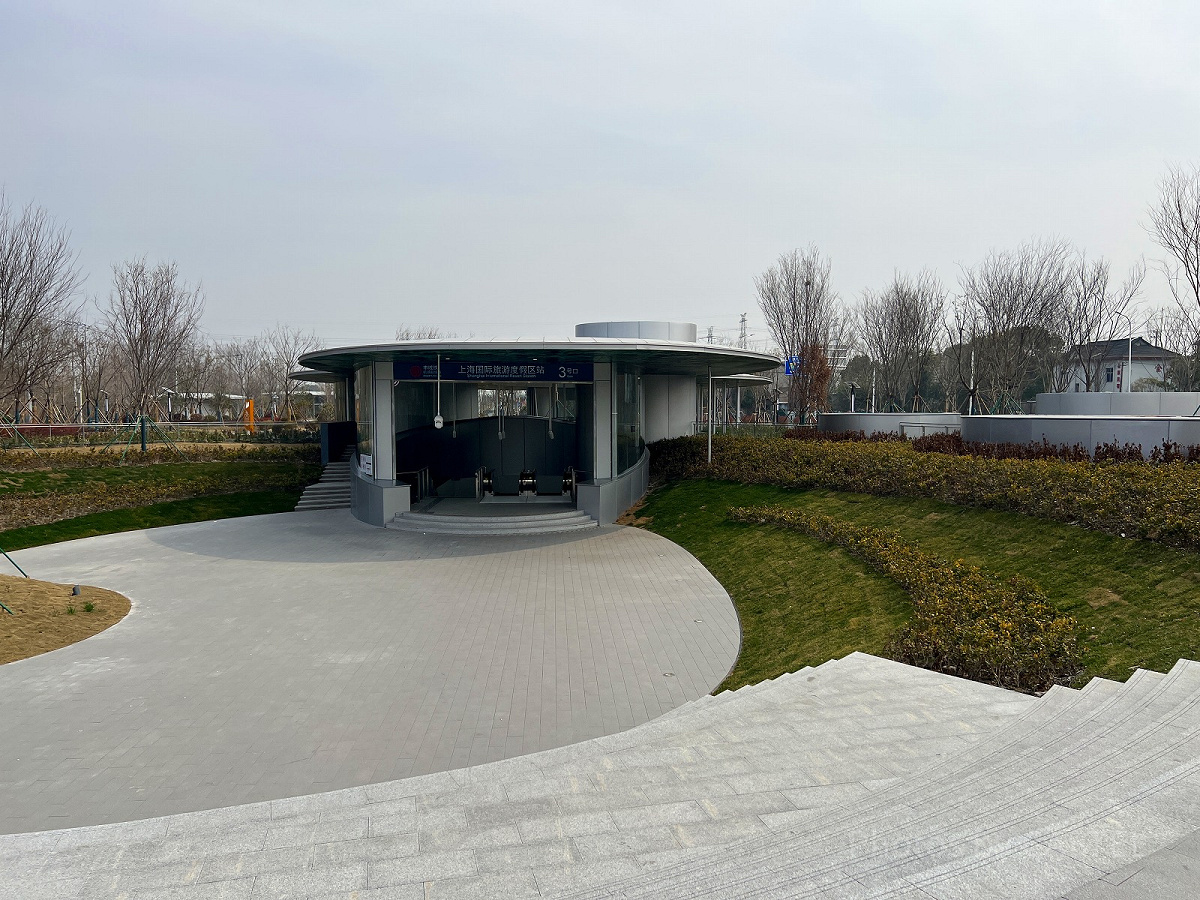 「上海国際リゾート駅」3番出口